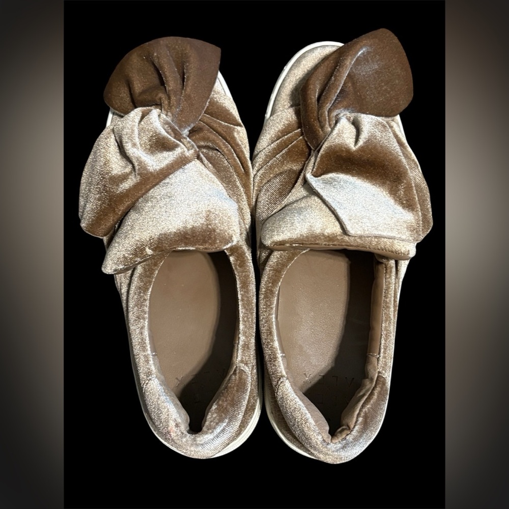 Alex + Alex Velvet Bow Platform Tennis Shoes Hello Fall 😍 - Picture 5 of 10